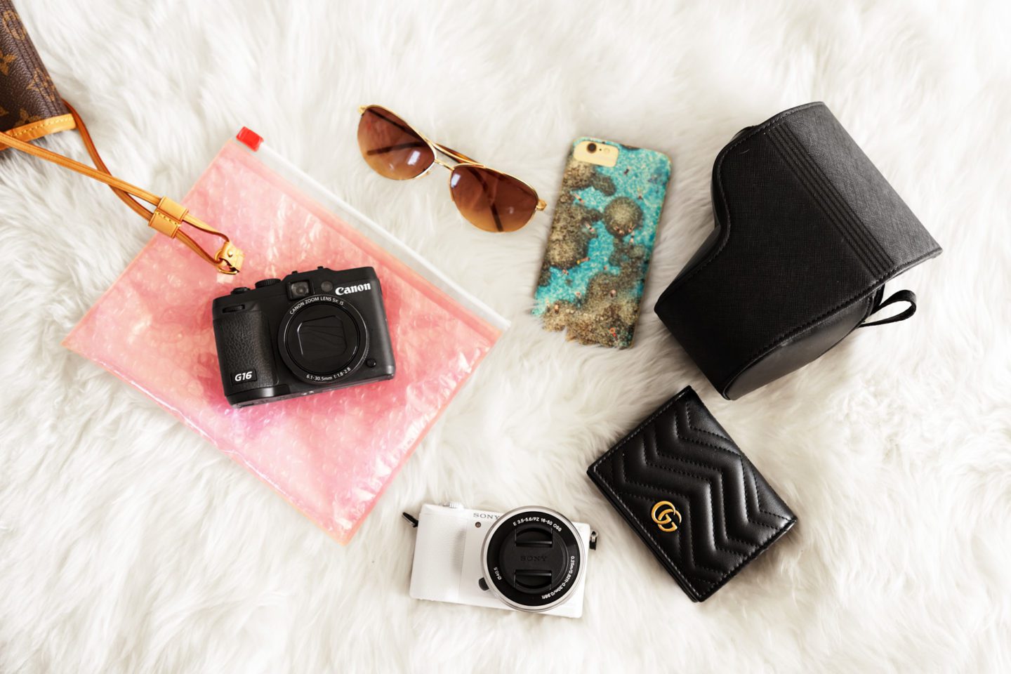 Inside My Bag, Sony Alpha 5100, Canon G16, Gucci Card Case | The Beauty Look Book