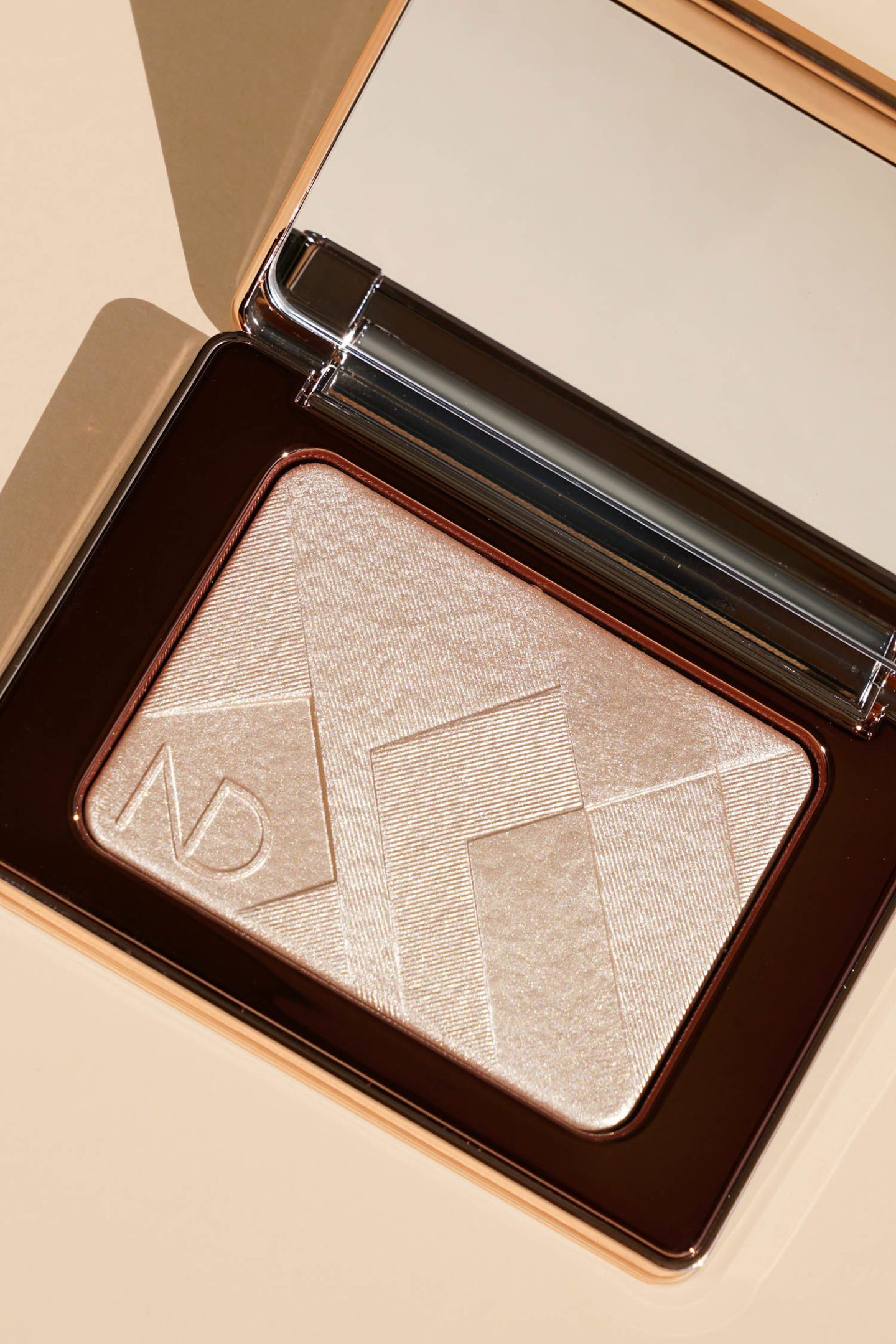 Natasha Denona I Need a Nude Glow Highlighter | The Beauty Look Book