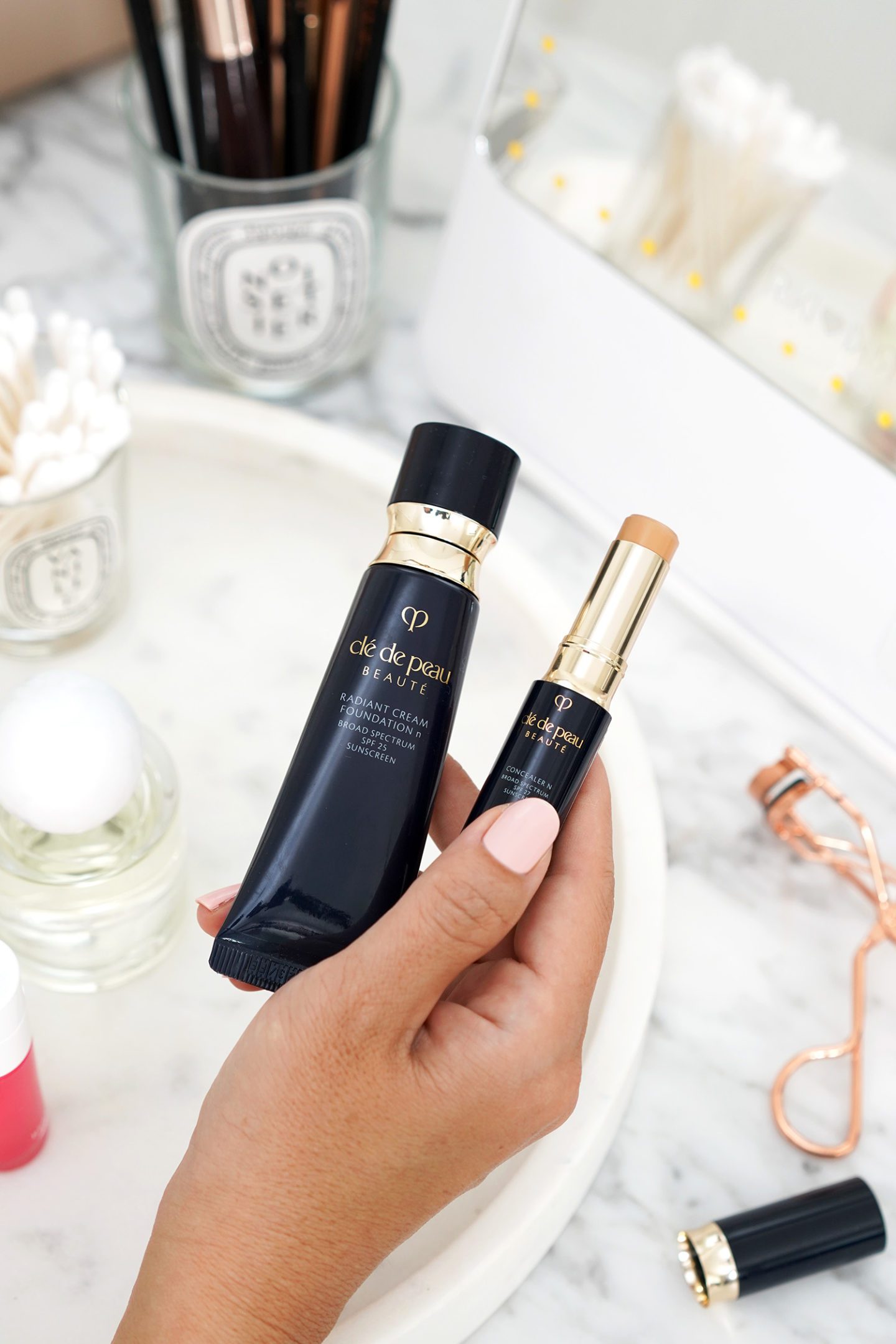Cle de Peau Radiant Cream Foundation + Concealer New Formula O40